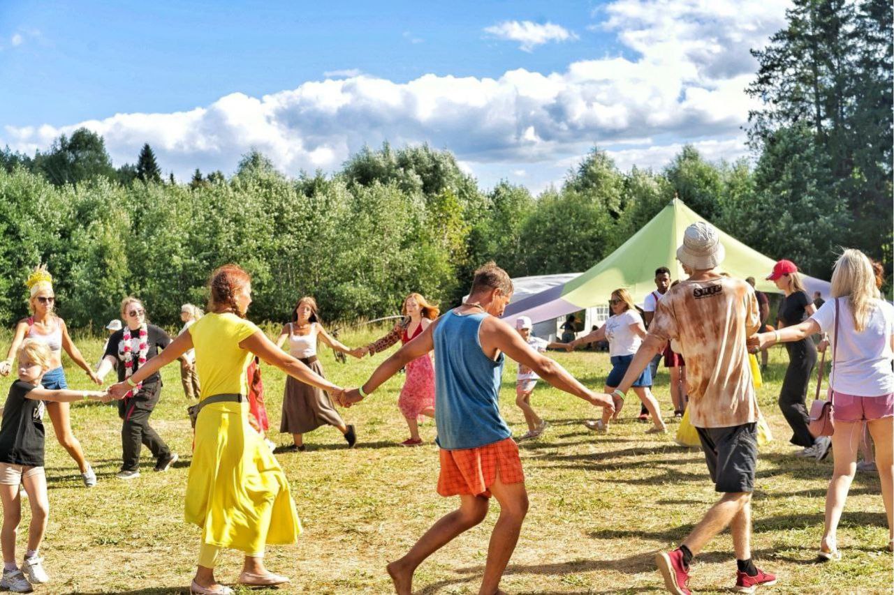 Как называется этот семейный фестиваль мосгорспорт. Семейный фестиваль Чекерил 2023. Фестиваль солнца для всех. Фестиваль на Алтае дети солнца. Фестиваль здоровый.