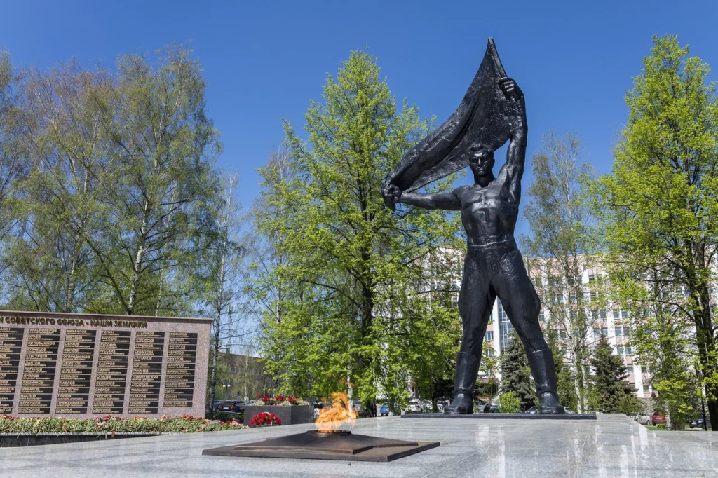 Монумент боевой и трудовой славы в Ижевске | visitudmurtia.org | Путешествуй по Удмуртии Монумент боевой и трудовой славы в Ижевске | visitudmurtia.org | Путешествуй по Удмуртии