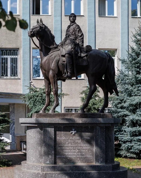 памятник Надежде Дуровой в Сарапуле | Визит Удмуртия | visitudmurtia.org | Путешествуй по Удмуртии памятник Надежде Дуровой в Сарапуле | Визит Удмуртия | visitudmurtia.org | Путешествуй по Удмуртии