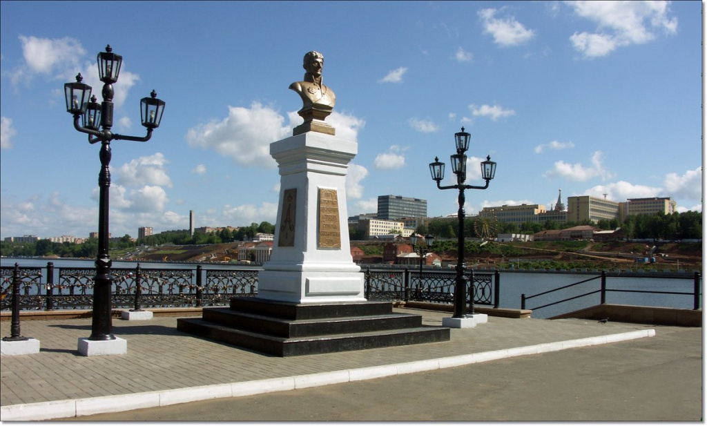 Памятная стела Дерябину - ВизитУдмуртия