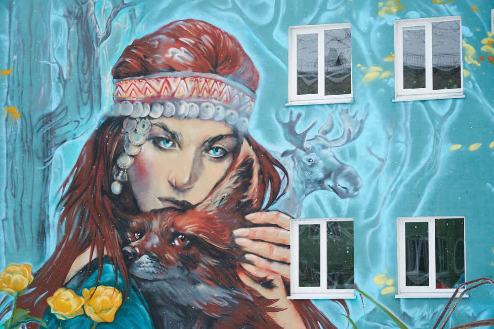 Мурал Хозяйка леса в Глазове - ВизитУдмуртия Мурал Хозяйка леса в Глазове - ВизитУдмуртия