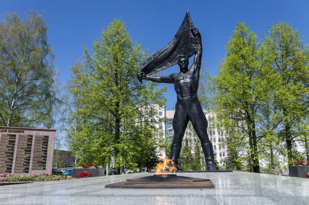 Монумент боевой и трудовой славы | Визит Удмуртия