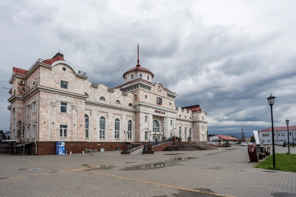 Татар секс ойындарын қараңыз Мүйізді мұғалім сабақ үстінде өз кискасын мастурбациялайды