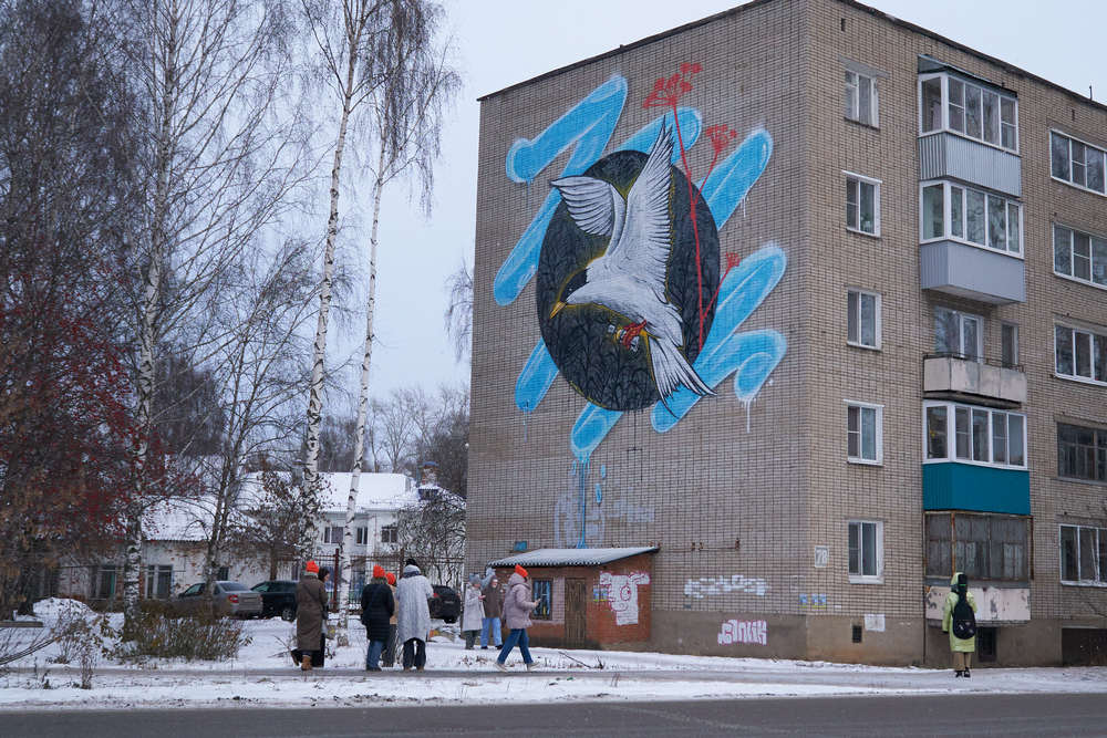 Мурал «Птица – малая крачка» в Глазове | visitudmurtia.org Мурал «Птица – малая крачка» в Глазове | visitudmurtia.org