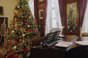 Новогодняя программа «Галопом в Новый год»