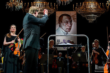 Афиша на апрель