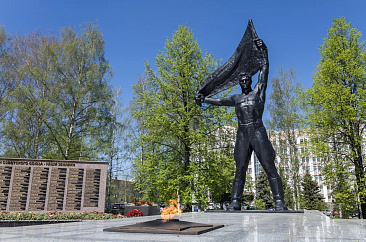 Монумент боевой и трудовой славы в Ижевске: Вечный огонь и память о героях