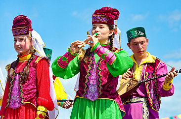 Борьба «Көрәш», скачки и праздник чая на Сабантуе